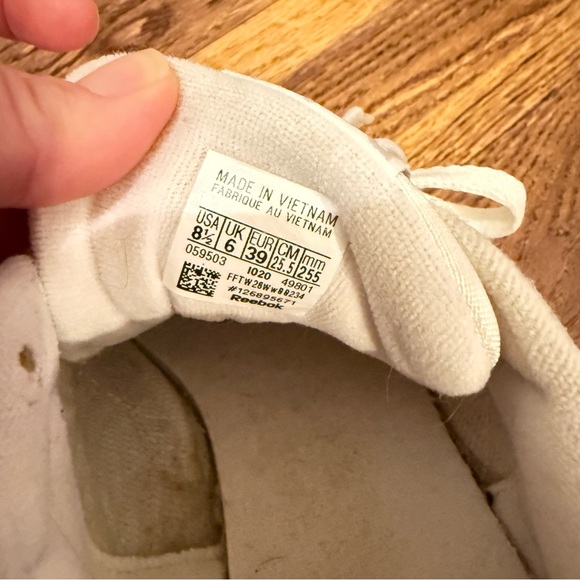 Reebok Classics - Picture 6 of 6